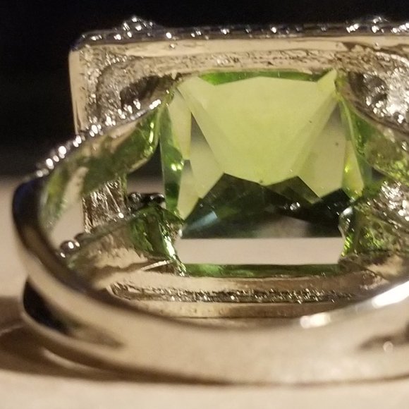 GREEN CRYSTAL RING SIZE 8.5 FREE MATCHING HOOPS!! - Picture 6 of 14